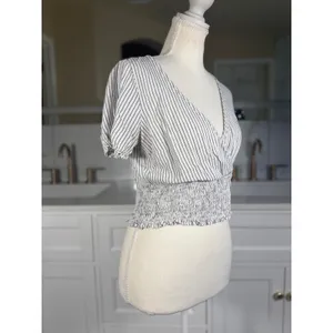 Abercrombie & Fitch Top Womens Medium White Blue Stripe Smocked Wrap Crop thumbnail 8