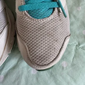 Nike Downshifter White and Teal Running Shoes Womens size 8 thumbnail 5