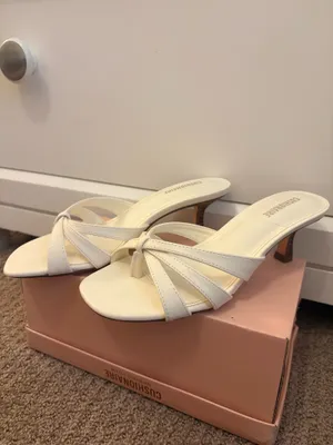 Cushionare Malta Kitten Heels - Cream 6 thumbnail 2