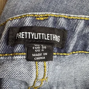 PrettyLittleThing Light Blue Relaxed Wide Leg Jeans with Bottom Detail thumbnail 2