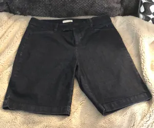 🔹4 for $30 Dockers Dark Wash Bermuda Shorts, size 8 thumbnail 1