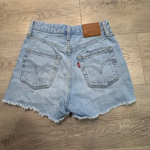 Levi's Premium Ribcage Shorts Light Wash High Rise Denim‎ Cut Off Blue Womens 24 thumbnail 7