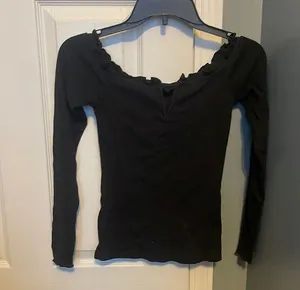 Aeropostale S black long sleeved crop top thumbnail 1