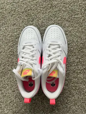 Nike White Low-Top Sneakers with Neon Pink Swoosh thumbnail 5