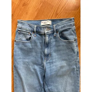 Abercrombie & Fitch Ultra High Rise The Flare Jeans Size 27 thumbnail 4