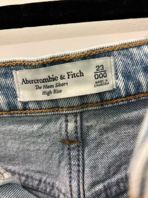 Abercrombie High-Rise Mom Shorts thumbnail 2