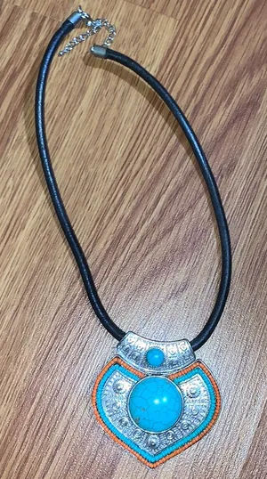 Necklace thumbnail 1