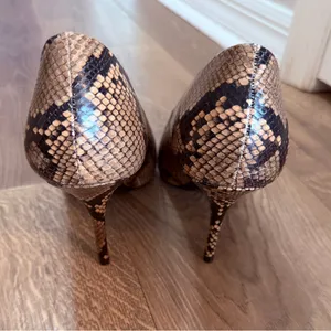 NWT Zara Snakeskin Open Toe Heels Size 7.5 thumbnail 4