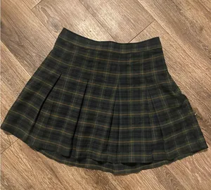 EUC Hollister Pleated Plaid Mini Skirt Size Medium School Girl Preppy Valley thumbnail 2