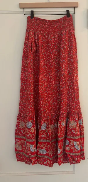 Size small maxi skirt Red thumbnail 1