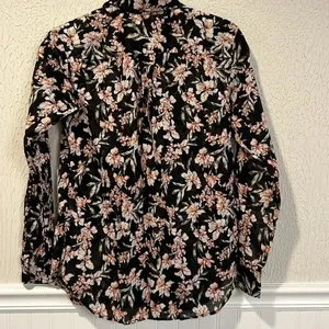 Lauren Ralph Lauren Courtenay black with pink floral design top size small thumbnail 9