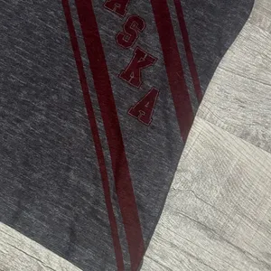 Level Wear University Of Nebraska Huskers V-Neck Shirt Juniors M Dark Grey NCAA thumbnail 2
