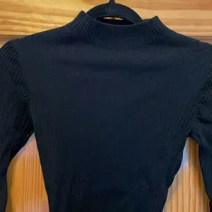 H&M black knit mock neck sweater S thumbnail 2