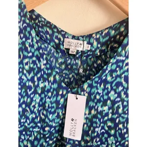 Molly Bracken Blue Tie V-Neck Tank Top Size Small NWT Preppy Minimalist Workwear thumbnail 4