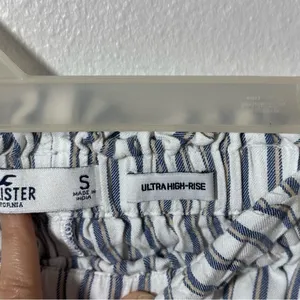 Hollister Women Elastic Waist Ultra High Rise Stripe Shorts White Size‎ S thumbnail 3