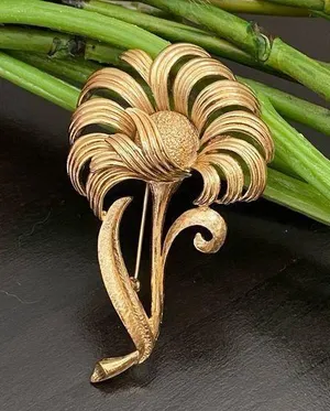 Vintage Signed MONET Brushed Gold-tone Flower Brooch thumbnail 1