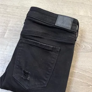 •American Eagle• Black Distressed Jegging Jeans thumbnail 3