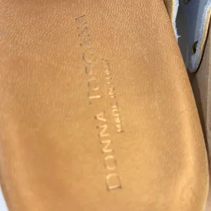 Donna Toscana Italy Light Blue Suede Studded Wood‎ Wedge Slide Sandals Mules 8.5 thumbnail 5