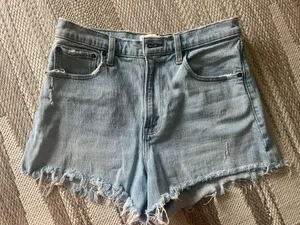 Abercrombie 90s Relaxed Cutoff Shorts thumbnail 1