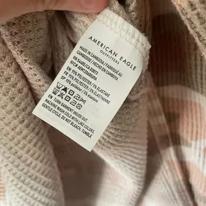 American Eagle Waffle Knit Pink Camo Print Soft‎ Cozy Sweater thumbnail 6