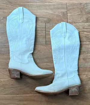 Classic White Western Boots Size 8.5 thumbnail 1