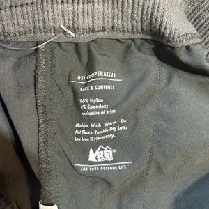 REI Woman’s Black Shorts Size XS thumbnail 4