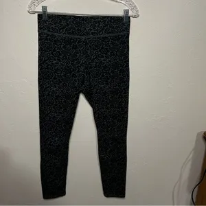 Aerie Black Gray Paisley Floral‎ Lace Crop Leggings thumbnail 2