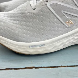 New Balance Fresh Foam Arishi v4 Light Grey White Gum Runnin Shoes WARISEG4 8.5W thumbnail 10