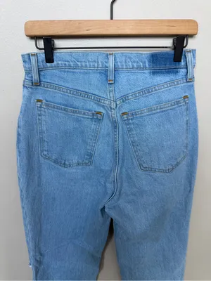 Abercrombie & Fitch 90’s Straight Ultra High Rise Curve Light Wash Distressed 28 thumbnail 4