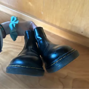 Dr. Martens 2976 Chelsea Boots Black Leather Size 5 thumbnail 3