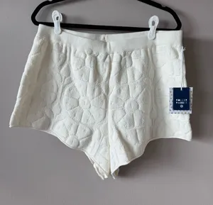 Roller Rabbit x Target NWT Women’s White Terry Embossed Daisy Shorts XL thumbnail 1