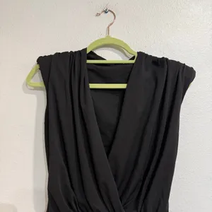 Black Ruched Surplice V Neck Sleeveless Bodysuit Sz L thumbnail 3
