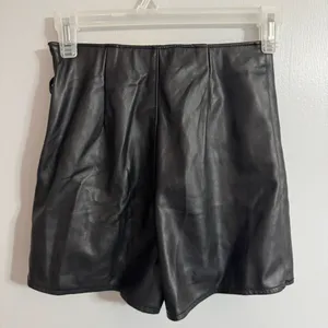 Abercrombie & Fitch Black Faux Leather Mini Skort Skirt Size‎ XXS thumbnail 6