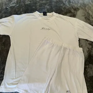 White T-Shirt and Shorts Set thumbnail 1