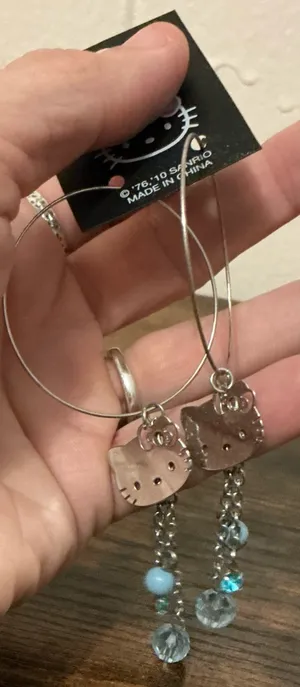 A Rare New Vintage Sanrio 2007 Hello Kitty Large Lightweight Dangle Earrings thumbnail 1