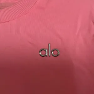 ALO Accolade Crew Neck Pullover Neon Bubblegum S thumbnail 6