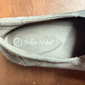 Bella Vita Women Gray Perforated Suede Slip‎ On Sneakers Comfort Casual Size 8.5 thumbnail 7