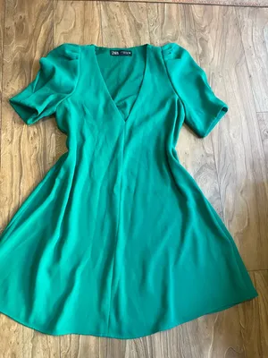 Zara Emerald Green V-Neck Midi Dress with Puff Sleeves thumbnail 3