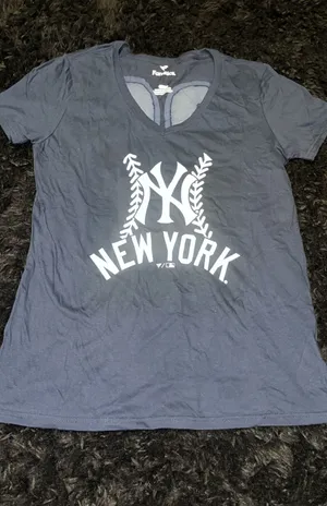 Fanatics New York Yankees MLB Women's V-Neck T-Shirt thumbnail 2