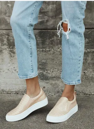 Lulus Sneakers thumbnail 1