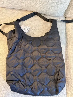Lululemon Quilty Pleasures Shoulder Bag 14L black Sold out online NWT thumbnail 11