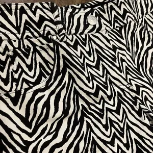 89th + Madison | Zebra Stretch Shorts Black Size 6 thumbnail 7