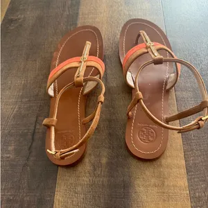 Tory Burch Logo T Strap Sandals Brown Coral Leather Flat Sandal Size 9 thumbnail 4