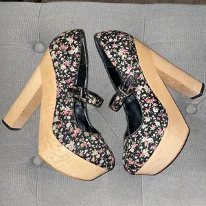 Y2K Cece Lamour wood heels chunky ditzy floral thumbnail 2