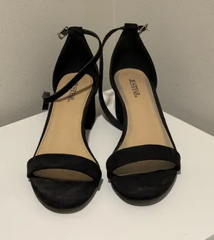 JustFab Black Chunky Heels thumbnail 1