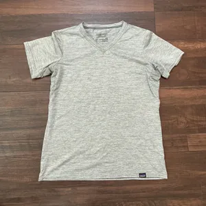 Patagonia Capilene Daily V-Neck Shirt Grey Heathered Baselayer Small Hiking Tee thumbnail 1