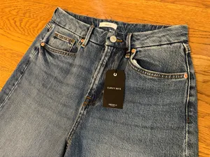 Forever 21 curvy 90’s straight leg jeans size 28 thumbnail 6