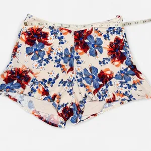 Free People Cream Floral Hotpants / Shorts with Flowy Ruffle Hem; Size 0 thumbnail 2