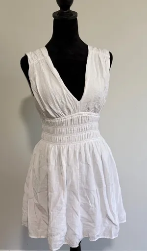 Abercrombie & Fitch White V-Neck Smocked Waist Sleeveless Dress thumbnail 1