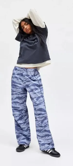 ✨BDG Jess Ripstop Straight Leg Track Sz Medium Pants✨ thumbnail 1